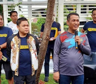 
 Mantan Menteri Pertanian RI Andi Amran Sulaiman Melepas Peserta Jalan Santai yang Digelar Ketua KONI Sulsel Terpilih