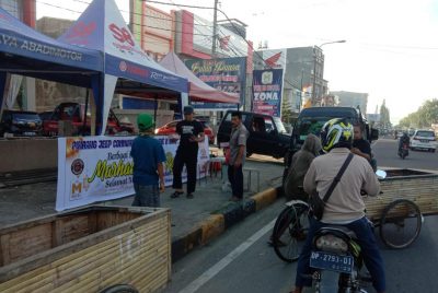 
 Satlantas Polres Pinrang Bersama Kodim dan Pinrang Jeep Community Berbagi Takjil