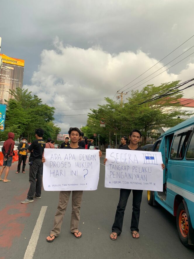 
 Dinilai Lamban Tangani Kasus Penganiayaan, Aliansi Mahasiswa Peduli Keadilan Kembali Menggelar Aksi Unjuk Rasa Di Polrestabes Makassar