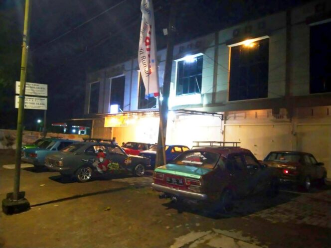 
 Komunitas Mobil CRM Shalat Tarwih Bersama di Masjid Syekh Yusuf Gowa