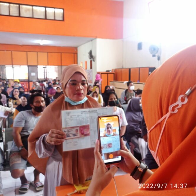 
 PT Pos Mulai Salurkan BLT BBM di Kota Makassar