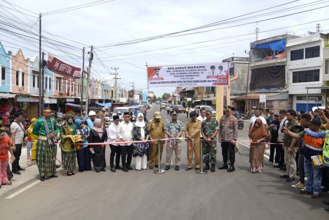 
 Gubernur Andi Sudirman Resmikan Dua Ruas Jalan Provinsi Sepanjang 50 Km di Soppeng